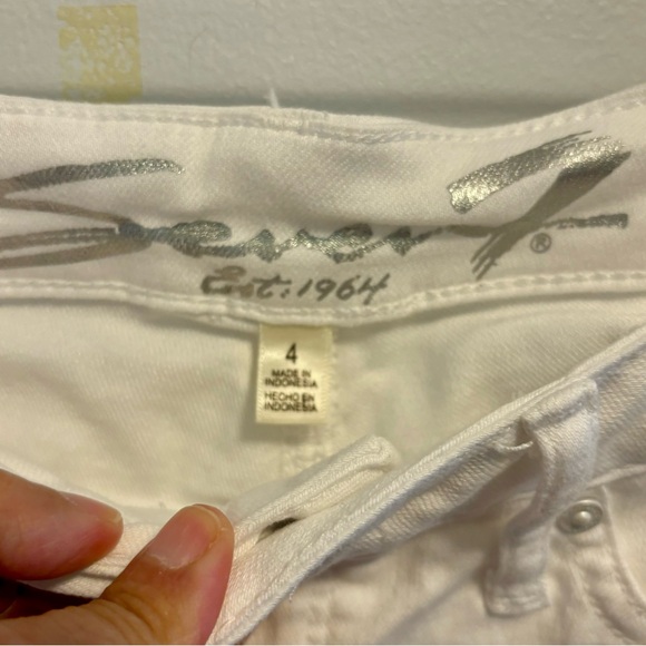 Lot Of 3 Women's  Seven7 Shorts Size 4 White, Pink And Blue Stretch 5 Pockets - Picture 3 of 16